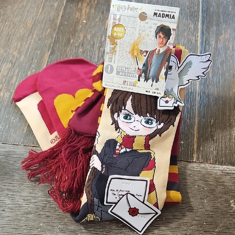 Warner Bros. Red and Yellow Gryffindor Tie